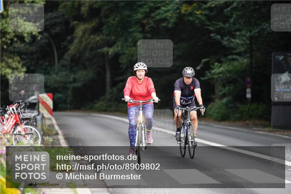 14.09.2025 - Stadtparktriathlon Michael Burmester http://msf.ph/oto/8909802 14.09.2025 10:20:17 Radfahren 565, 592, 599, 632, 677, 687 meine-sportfotos.de