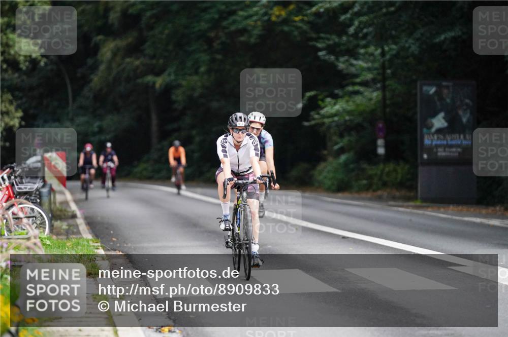 14.09.2025 - Stadtparktriathlon Michael Burmester http://msf.ph/oto/8909833 14.09.2025 10:20:57 Radfahren 515, 619, 694, 720 meine-sportfotos.de