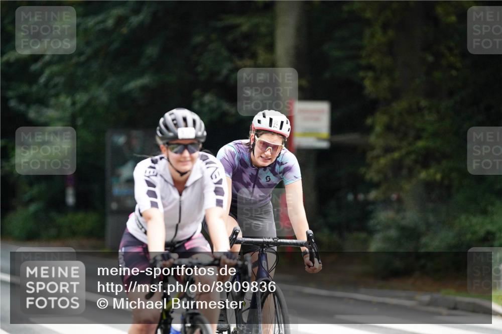 14.09.2025 - Stadtparktriathlon Michael Burmester http://msf.ph/oto/8909836 14.09.2025 10:20:59 Radfahren 515, 619, 637, 694, 720 meine-sportfotos.de