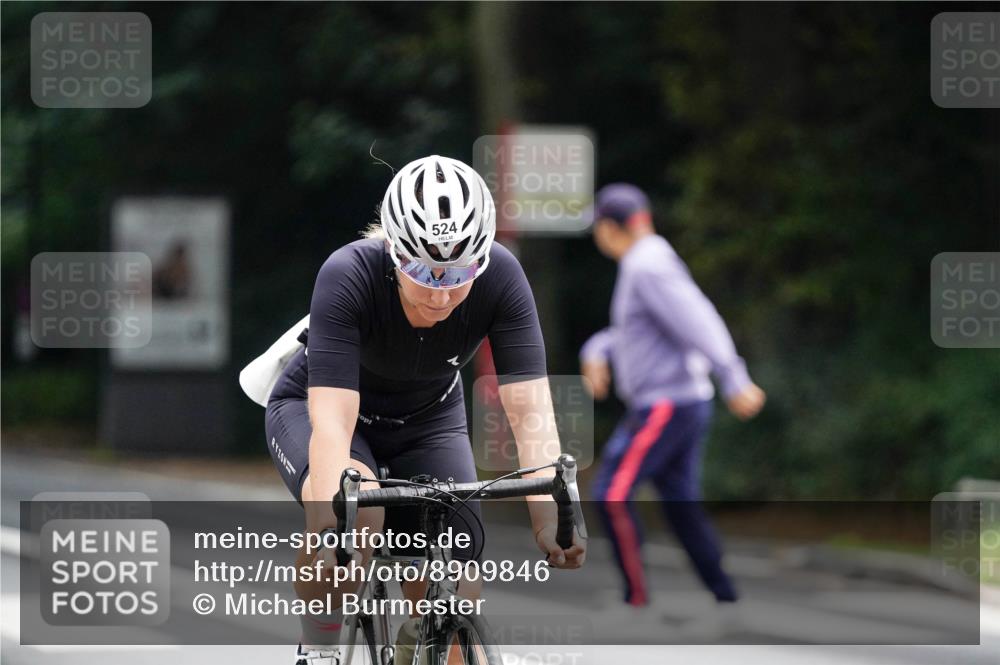 14.09.2025 - Stadtparktriathlon Michael Burmester http://msf.ph/oto/8909846 14.09.2025 10:21:19 Radfahren 524, 566, 648 meine-sportfotos.de