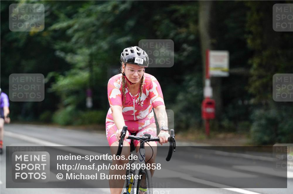 14.09.2025 - Stadtparktriathlon Michael Burmester http://msf.ph/oto/8909858 14.09.2025 10:21:40 Radfahren 528, 531, 562, 570, 657, 691 meine-sportfotos.de