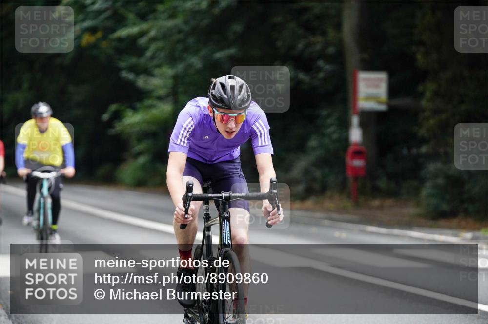 14.09.2025 - Stadtparktriathlon Michael Burmester http://msf.ph/oto/8909860 14.09.2025 10:21:42 Radfahren 528, 531, 562, 570, 586, 691 meine-sportfotos.de
