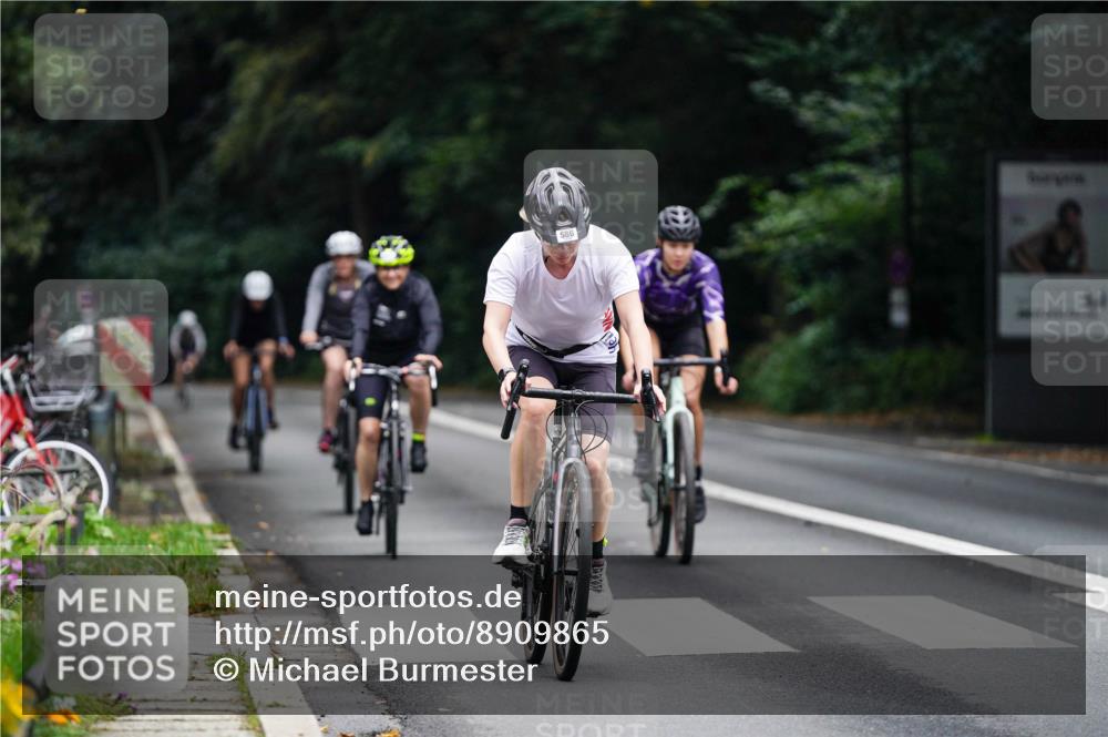 14.09.2025 - Stadtparktriathlon Michael Burmester http://msf.ph/oto/8909865 14.09.2025 10:21:49 Radfahren 531, 562, 586, 639, 697, 712, 714 meine-sportfotos.de