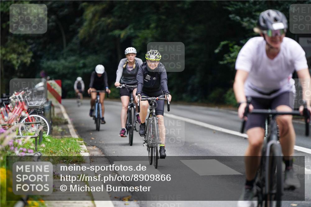 14.09.2025 - Stadtparktriathlon Michael Burmester http://msf.ph/oto/8909866 14.09.2025 10:21:50 Radfahren 531, 562, 586, 639, 697, 712, 714 meine-sportfotos.de