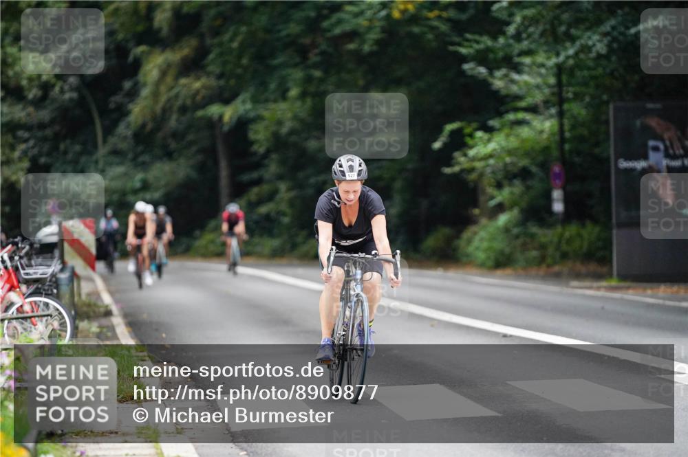 14.09.2025 - Stadtparktriathlon Michael Burmester http://msf.ph/oto/8909877 14.09.2025 10:22:04 Radfahren 522, 527, 699, 717 meine-sportfotos.de
