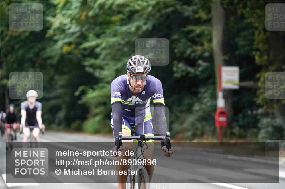 14.09.2025 - Stadtparktriathlon Michael Burmester http://msf.ph/oto/8909896 14.09.2025 10:22:38 Radfahren 526, 541, 553, 584, 590 meine-sportfotos.de
