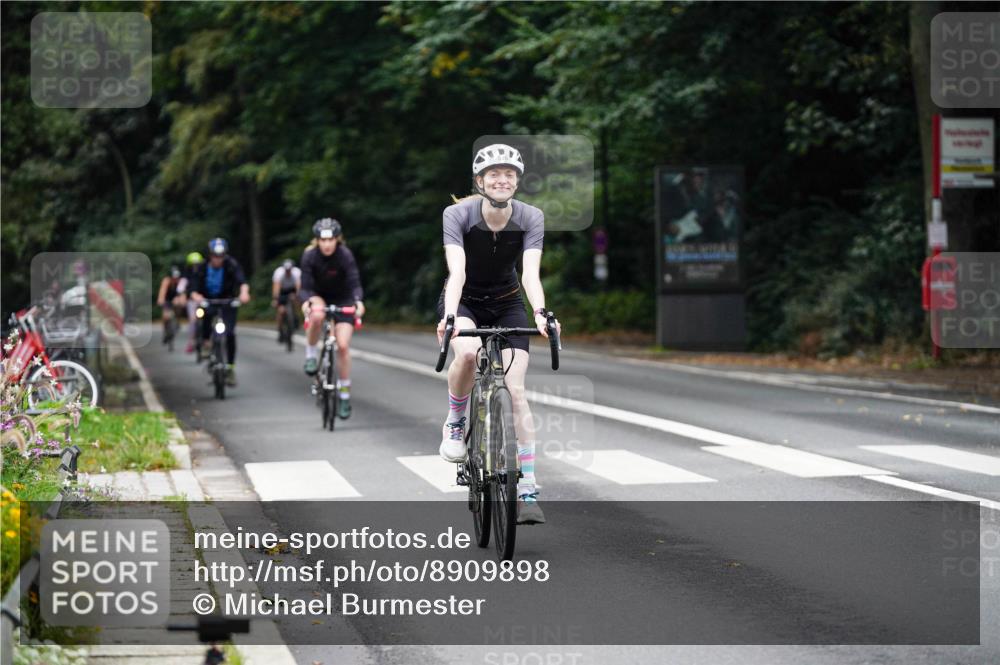 14.09.2025 - Stadtparktriathlon Michael Burmester http://msf.ph/oto/8909898 14.09.2025 10:22:39 Radfahren 526, 541, 553, 584, 590 meine-sportfotos.de