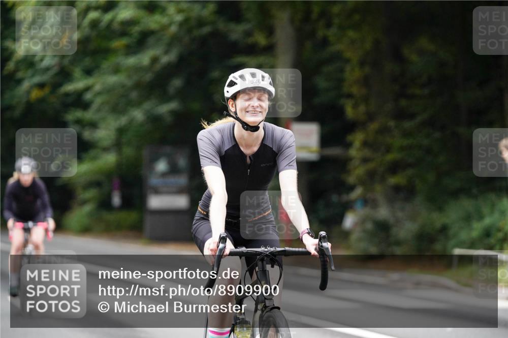 14.09.2025 - Stadtparktriathlon Michael Burmester http://msf.ph/oto/8909900 14.09.2025 10:22:40 Radfahren 526, 541, 553, 568, 584, 590 meine-sportfotos.de