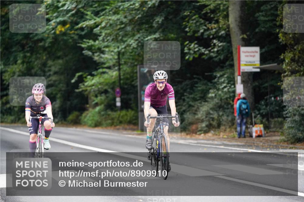 14.09.2025 - Stadtparktriathlon Michael Burmester http://msf.ph/oto/8909910 14.09.2025 10:22:53 Radfahren 568, 591, 646, 654, 716 meine-sportfotos.de