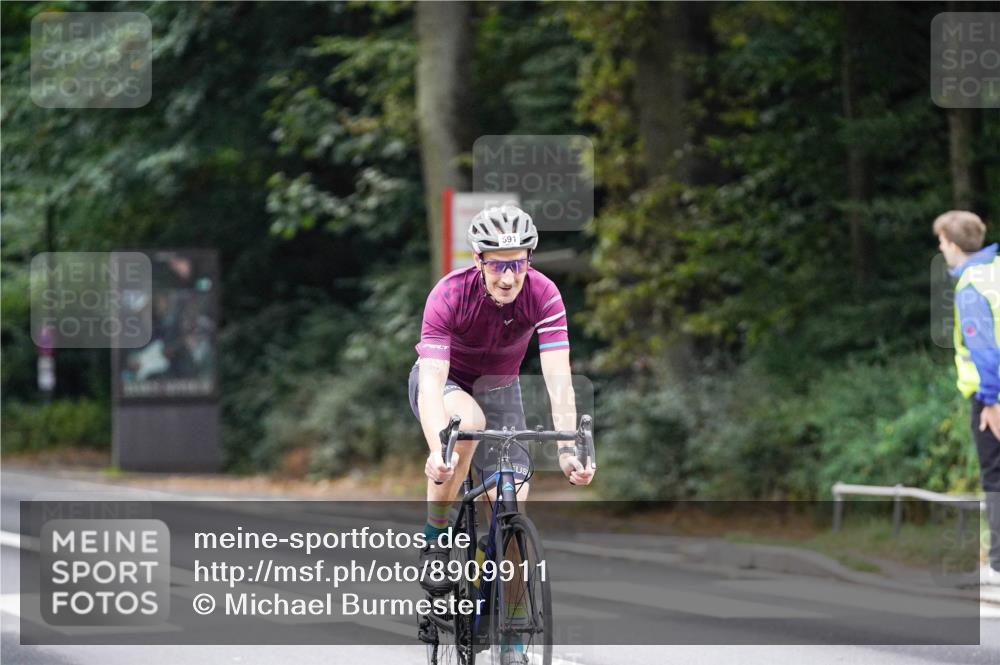 14.09.2025 - Stadtparktriathlon Michael Burmester http://msf.ph/oto/8909911 14.09.2025 10:22:54 Radfahren 556, 568, 591, 646, 654, 716 meine-sportfotos.de