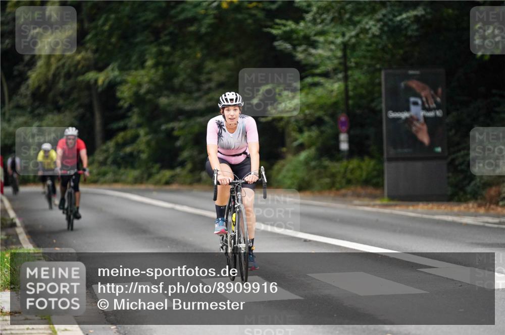 14.09.2025 - Stadtparktriathlon Michael Burmester http://msf.ph/oto/8909916 14.09.2025 10:22:58 Radfahren 556, 591, 604, 654, 716 meine-sportfotos.de