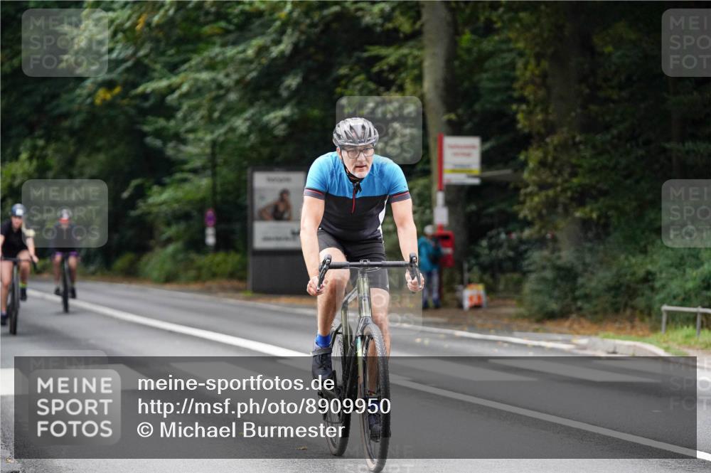 14.09.2025 - Stadtparktriathlon Michael Burmester http://msf.ph/oto/8909950 14.09.2025 10:23:37 Radfahren 545, 555, 587, 595, 608, 618, 624, 698, 706 meine-sportfotos.de