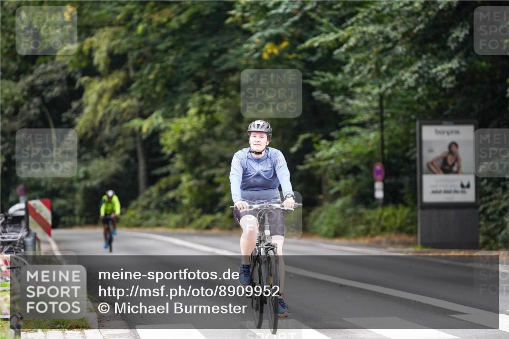 14.09.2025 - Stadtparktriathlon Michael Burmester http://msf.ph/oto/8909952 14.09.2025 10:23:41 Radfahren 545, 595, 608, 618, 621, 624, 698 meine-sportfotos.de