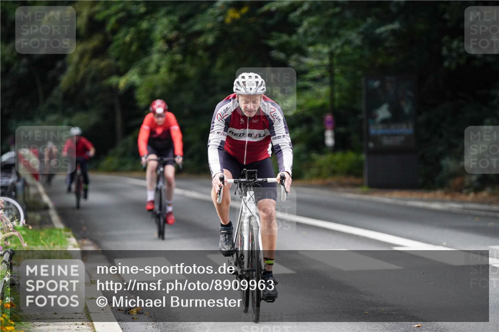 14.09.2025 - Stadtparktriathlon Michael Burmester http://msf.ph/oto/8909963 14.09.2025 10:24:27 Radfahren 550, 585, 614, 678 meine-sportfotos.de