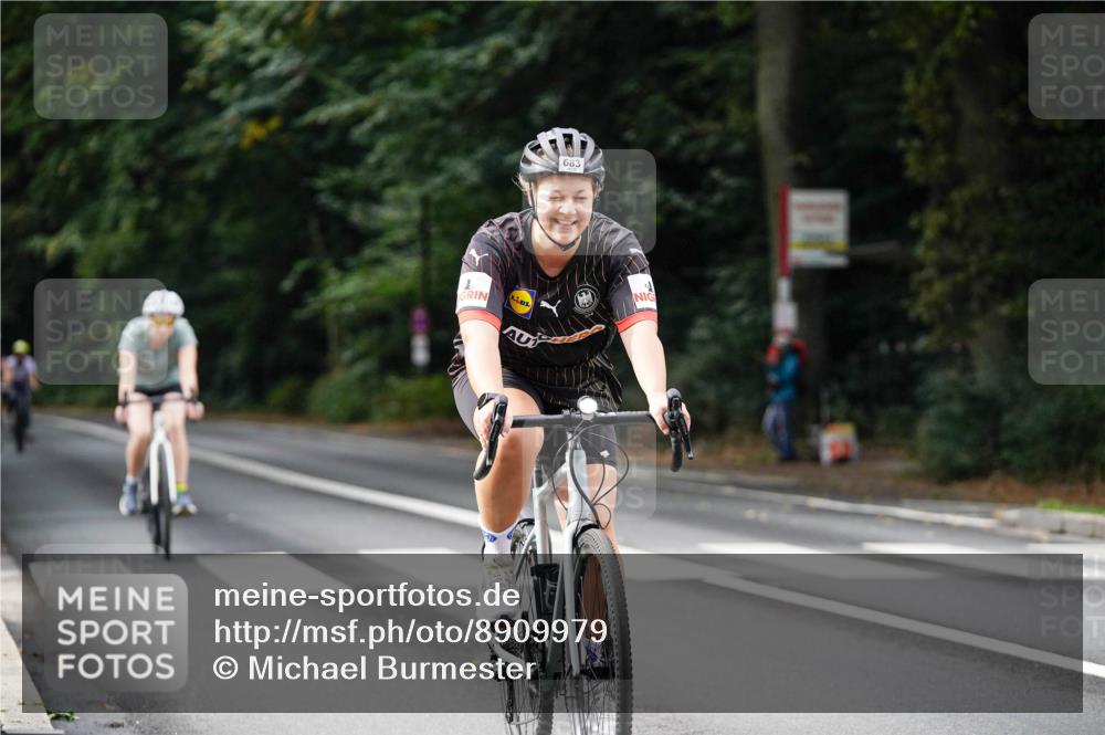 14.09.2025 - Stadtparktriathlon Michael Burmester http://msf.ph/oto/8909979 14.09.2025 10:24:43 Radfahren 511, 537, 551, 580, 663, 681, 683, 701 meine-sportfotos.de