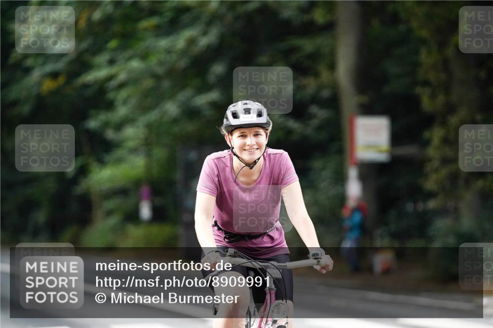 14.09.2025 - Stadtparktriathlon Michael Burmester http://msf.ph/oto/8909991 14.09.2025 10:24:56 Radfahren 519, 525, 536, 668, 679 meine-sportfotos.de