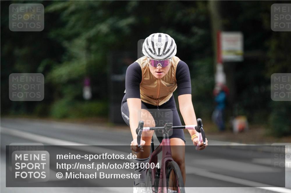 14.09.2025 - Stadtparktriathlon Michael Burmester http://msf.ph/oto/8910004 14.09.2025 10:25:18 Radfahren 571, 576, 630, 660, 671 meine-sportfotos.de