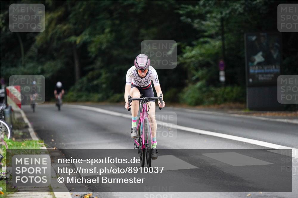 14.09.2025 - Stadtparktriathlon Michael Burmester http://msf.ph/oto/8910037 14.09.2025 10:26:22 Radfahren 695 meine-sportfotos.de