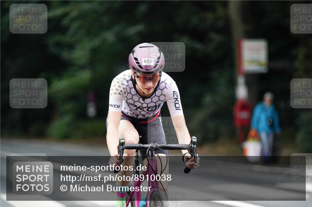 14.09.2025 - Stadtparktriathlon Michael Burmester http://msf.ph/oto/8910038 14.09.2025 10:26:23 Radfahren 665, 695 meine-sportfotos.de