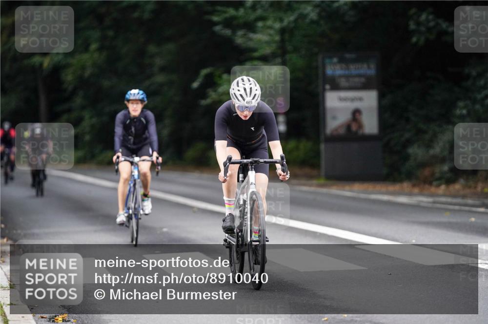 14.09.2025 - Stadtparktriathlon Michael Burmester http://msf.ph/oto/8910040 14.09.2025 10:26:30 Radfahren 561, 664, 665, 692 meine-sportfotos.de