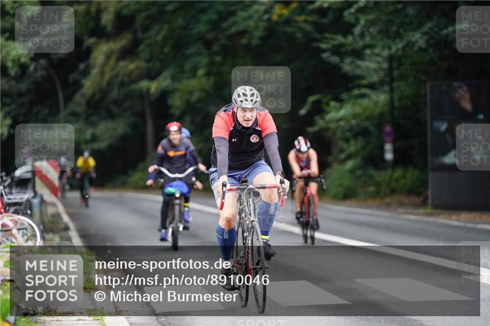 14.09.2025 - Stadtparktriathlon Michael Burmester http://msf.ph/oto/8910046 14.09.2025 10:26:37 Radfahren 561, 588, 641, 664, 665, 692 meine-sportfotos.de
