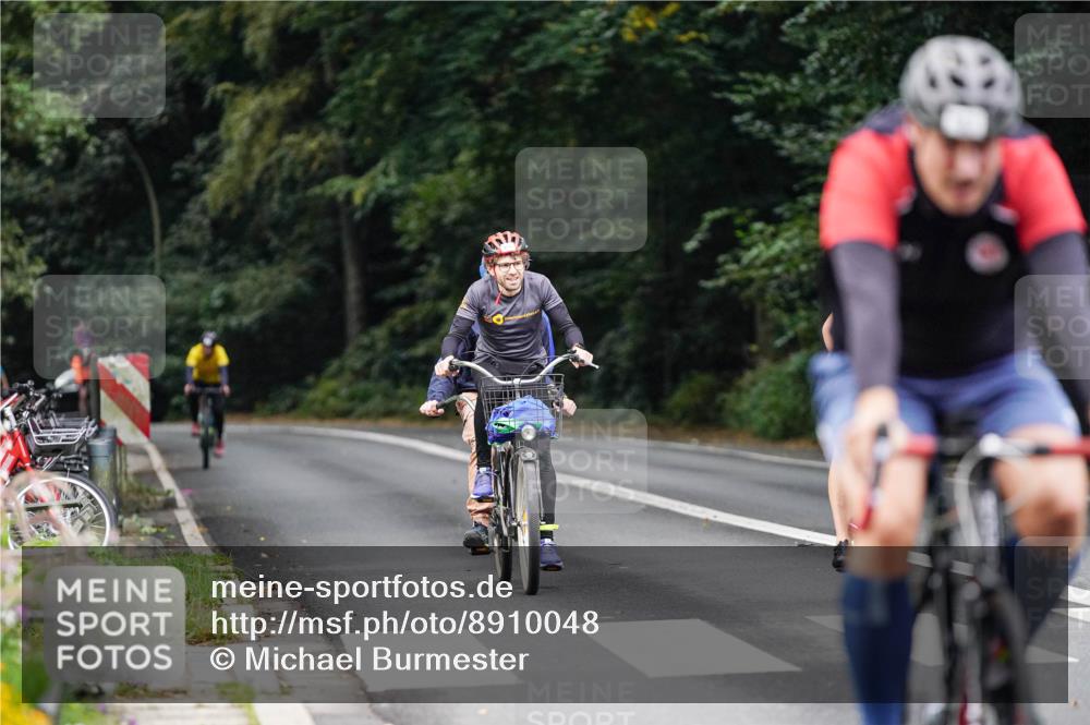 14.09.2025 - Stadtparktriathlon Michael Burmester http://msf.ph/oto/8910048 14.09.2025 10:26:38 Radfahren 561, 588, 641, 664, 692 meine-sportfotos.de