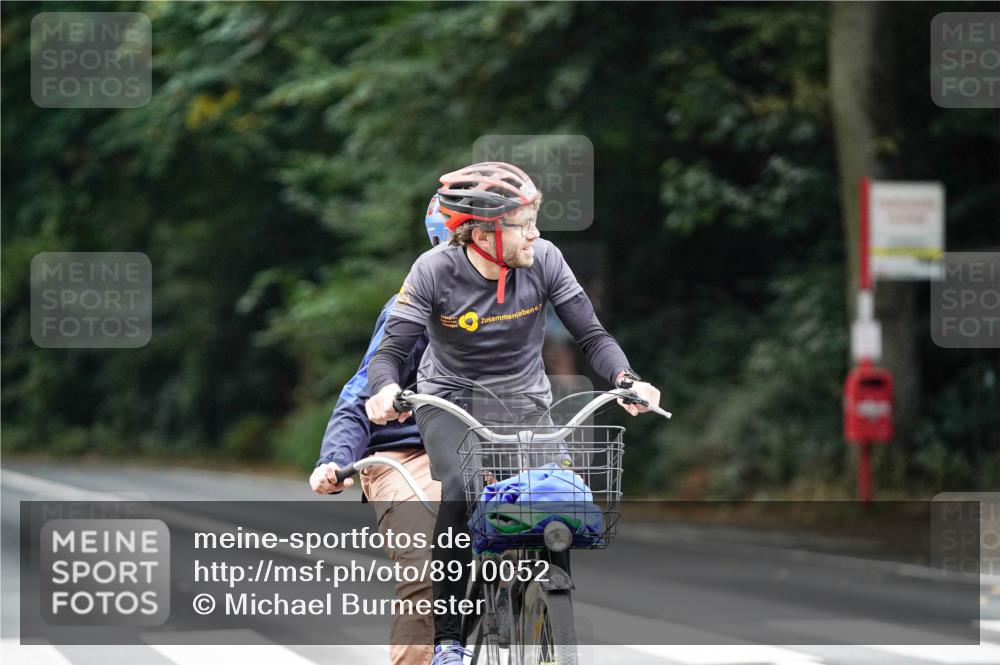14.09.2025 - Stadtparktriathlon Michael Burmester http://msf.ph/oto/8910052 14.09.2025 10:26:41 Radfahren 561, 588, 606, 641, 659, 692 meine-sportfotos.de