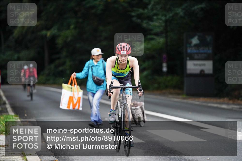14.09.2025 - Stadtparktriathlon Michael Burmester http://msf.ph/oto/8910066 14.09.2025 10:26:58 Radfahren 514, 544, 609, 631, 718 meine-sportfotos.de