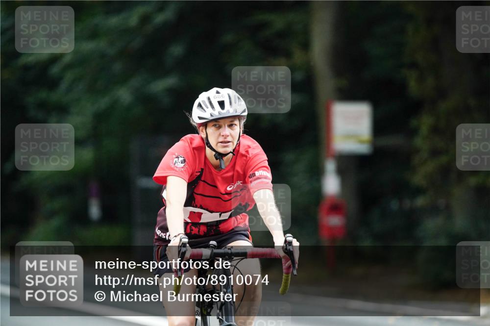 14.09.2025 - Stadtparktriathlon Michael Burmester http://msf.ph/oto/8910074 14.09.2025 10:27:10 Radfahren 530, 583, 631, 686, 693 meine-sportfotos.de