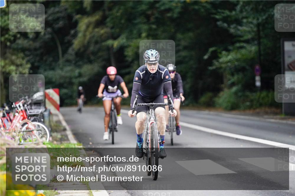 14.09.2025 - Stadtparktriathlon Michael Burmester http://msf.ph/oto/8910086 14.09.2025 10:27:23 Radfahren 512, 535, 577, 651 meine-sportfotos.de