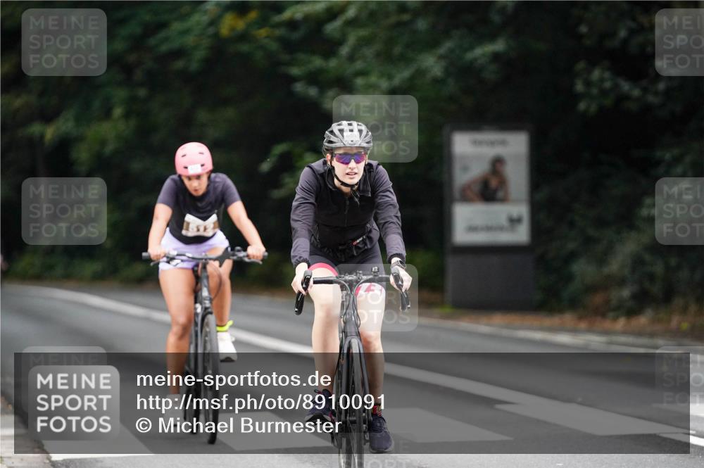 14.09.2025 - Stadtparktriathlon Michael Burmester http://msf.ph/oto/8910091 14.09.2025 10:27:25 Radfahren 512, 535, 577, 589, 651 meine-sportfotos.de