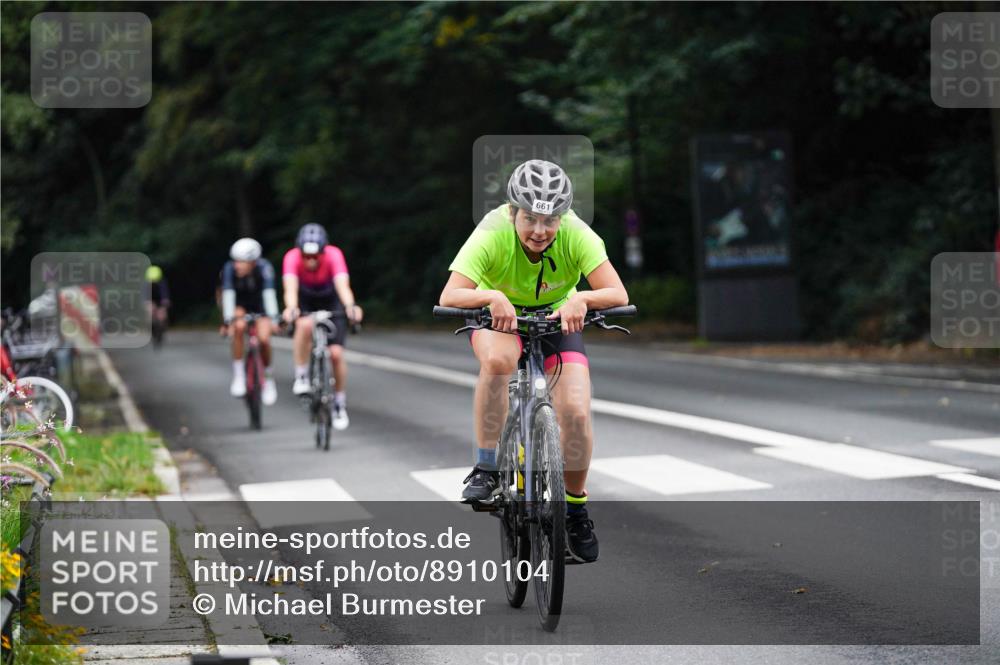 14.09.2025 - Stadtparktriathlon Michael Burmester http://msf.ph/oto/8910104 14.09.2025 10:28:08 Radfahren 539, 633, 661, 677, 710 meine-sportfotos.de