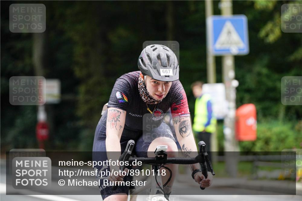 14.09.2025 - Stadtparktriathlon Michael Burmester http://msf.ph/oto/8910118 14.09.2025 10:28:29 Radfahren 529, 667 meine-sportfotos.de