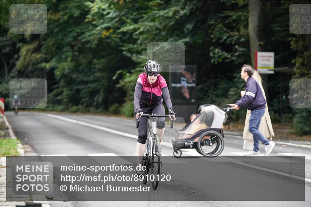 14.09.2025 - Stadtparktriathlon Michael Burmester http://msf.ph/oto/8910120 14.09.2025 10:28:32 Radfahren 529, 667 meine-sportfotos.de