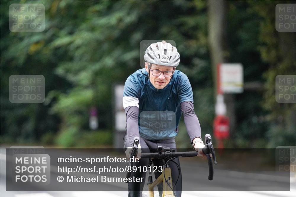 14.09.2025 - Stadtparktriathlon Michael Burmester http://msf.ph/oto/8910123 14.09.2025 10:28:44 Radfahren 592, 611, 619, 632, 720 meine-sportfotos.de