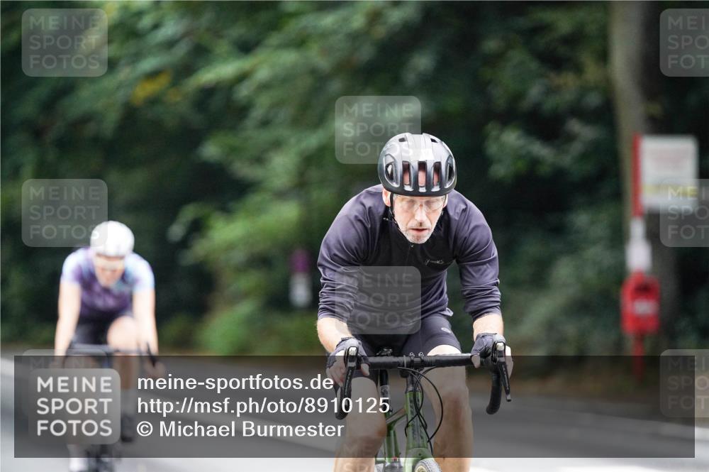 14.09.2025 - Stadtparktriathlon Michael Burmester http://msf.ph/oto/8910125 14.09.2025 10:28:48 Radfahren 592, 611, 619, 632, 720 meine-sportfotos.de