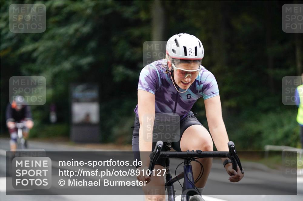 14.09.2025 - Stadtparktriathlon Michael Burmester http://msf.ph/oto/8910127 14.09.2025 10:28:49 Radfahren 592, 611, 619, 632, 694, 720 meine-sportfotos.de