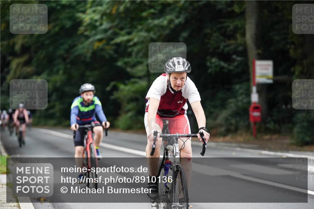 14.09.2025 - Stadtparktriathlon Michael Burmester http://msf.ph/oto/8910136 14.09.2025 10:29:00 Radfahren 581, 694, 702, 721 meine-sportfotos.de