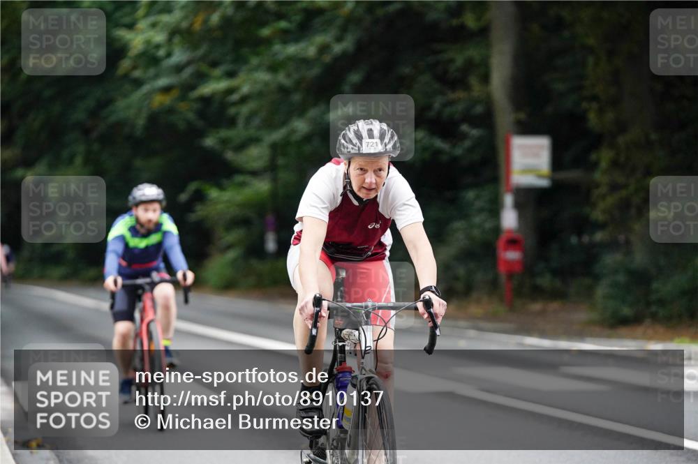 14.09.2025 - Stadtparktriathlon Michael Burmester http://msf.ph/oto/8910137 14.09.2025 10:29:00 Radfahren 581, 694, 702, 721 meine-sportfotos.de