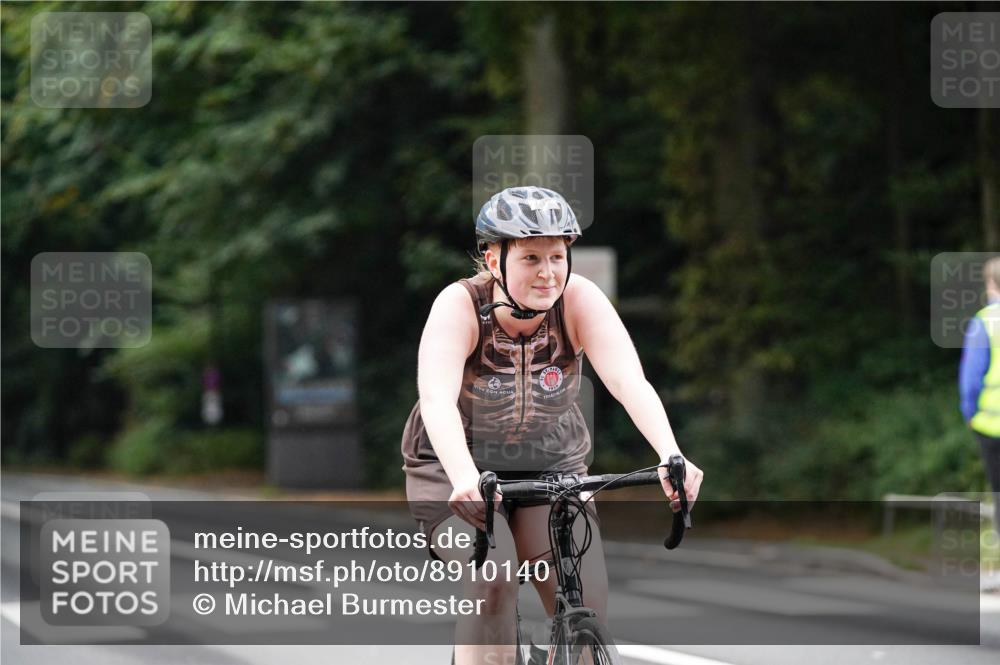14.09.2025 - Stadtparktriathlon Michael Burmester http://msf.ph/oto/8910140 14.09.2025 10:29:06 Radfahren 532, 565, 581, 655, 688, 702, 721 meine-sportfotos.de