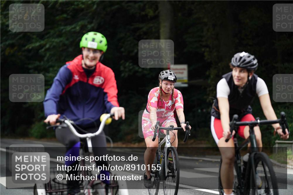 14.09.2025 - Stadtparktriathlon Michael Burmester http://msf.ph/oto/8910155 14.09.2025 10:29:36 Radfahren 566, 582, 648, 691 meine-sportfotos.de