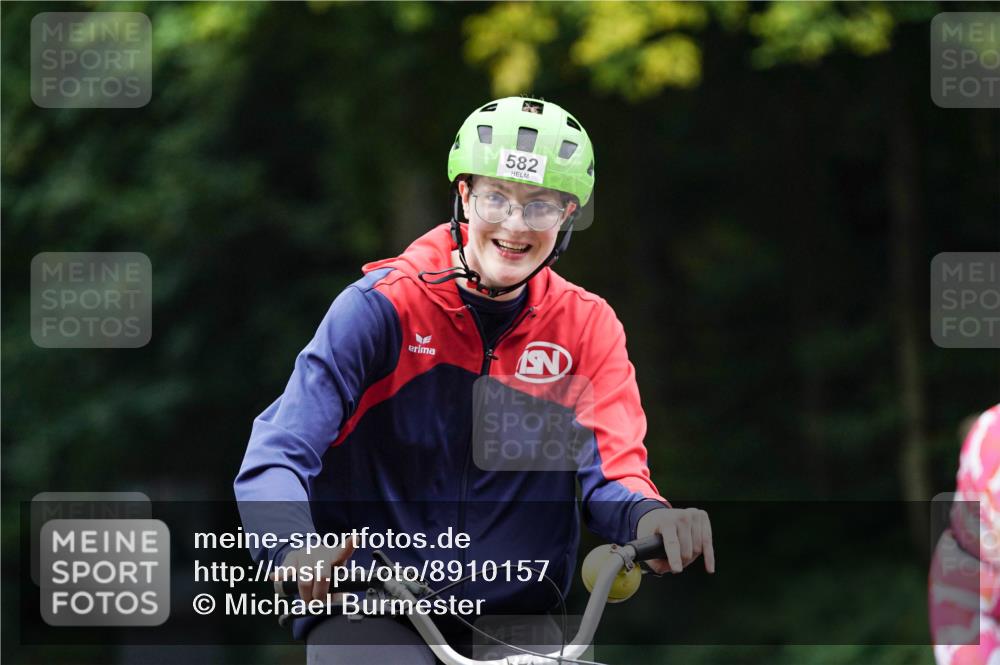 14.09.2025 - Stadtparktriathlon Michael Burmester http://msf.ph/oto/8910157 14.09.2025 10:29:37 Radfahren 566, 582, 648, 691 meine-sportfotos.de