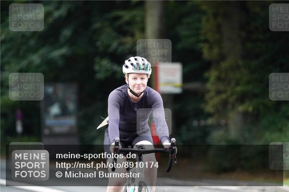 14.09.2025 - Stadtparktriathlon Michael Burmester http://msf.ph/oto/8910174 14.09.2025 10:30:25 Radfahren 586, 620, 645, 699, 700, 704 meine-sportfotos.de