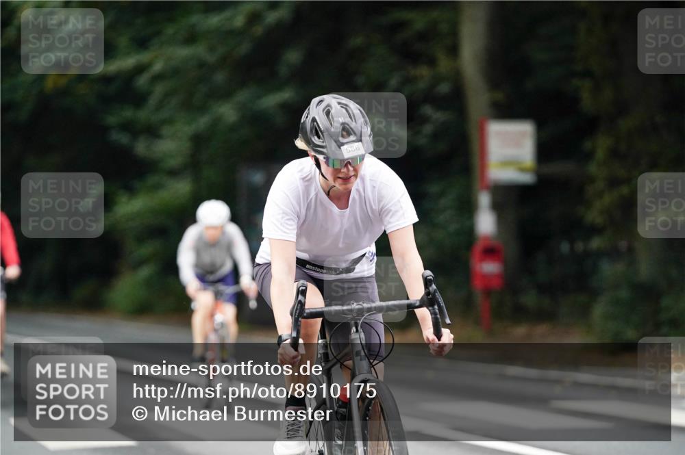 14.09.2025 - Stadtparktriathlon Michael Burmester http://msf.ph/oto/8910175 14.09.2025 10:30:26 Radfahren 586, 620, 645, 697, 699, 700, 704 meine-sportfotos.de