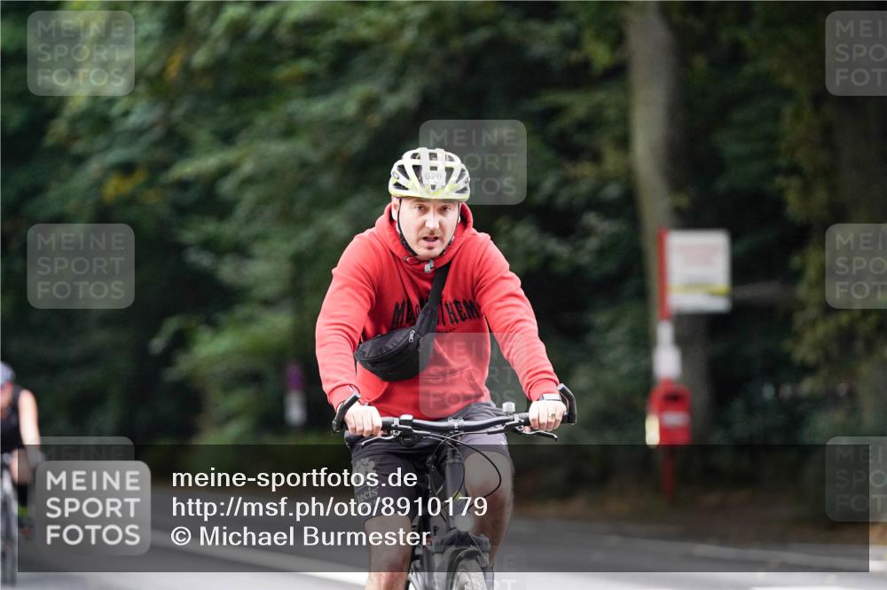 14.09.2025 - Stadtparktriathlon Michael Burmester http://msf.ph/oto/8910179 14.09.2025 10:30:29 Radfahren 586, 596, 620, 645, 697, 699, 700, 704 meine-sportfotos.de