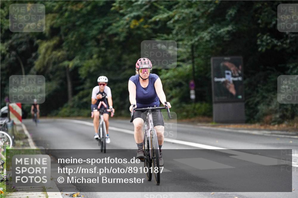 14.09.2025 - Stadtparktriathlon Michael Burmester http://msf.ph/oto/8910187 14.09.2025 10:30:36 Radfahren 596, 642, 645, 697, 700 meine-sportfotos.de