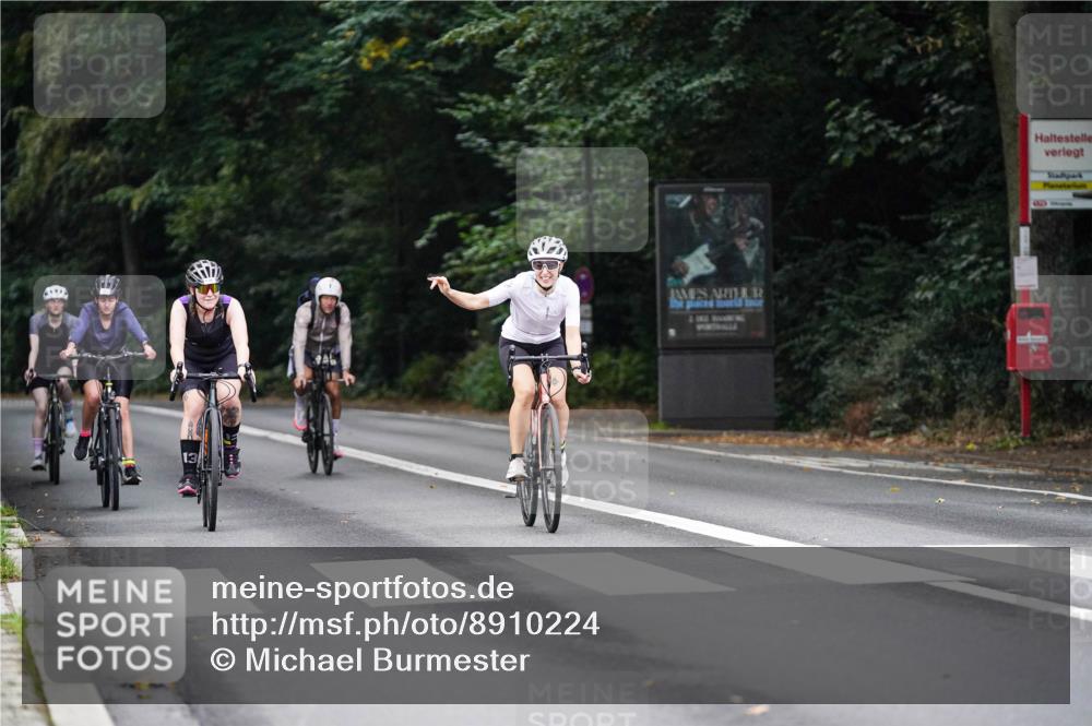 14.09.2025 - Stadtparktriathlon Michael Burmester http://msf.ph/oto/8910224 14.09.2025 10:31:43 Radfahren 526, 626, 647, 657 meine-sportfotos.de