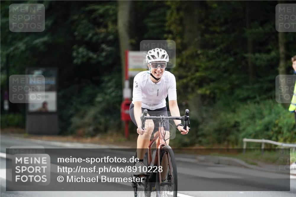 14.09.2025 - Stadtparktriathlon Michael Burmester http://msf.ph/oto/8910228 14.09.2025 10:31:44 Radfahren 526, 626, 647, 657 meine-sportfotos.de