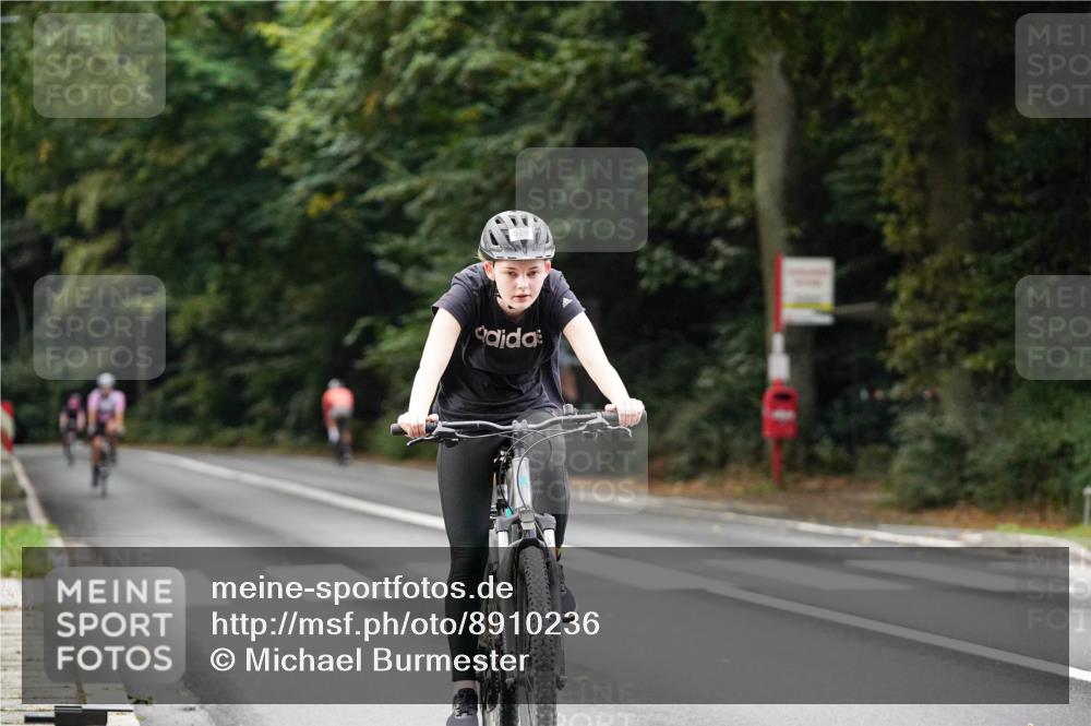 14.09.2025 - Stadtparktriathlon Michael Burmester http://msf.ph/oto/8910236 14.09.2025 10:32:03 Radfahren 517, 528, 654, 763 meine-sportfotos.de
