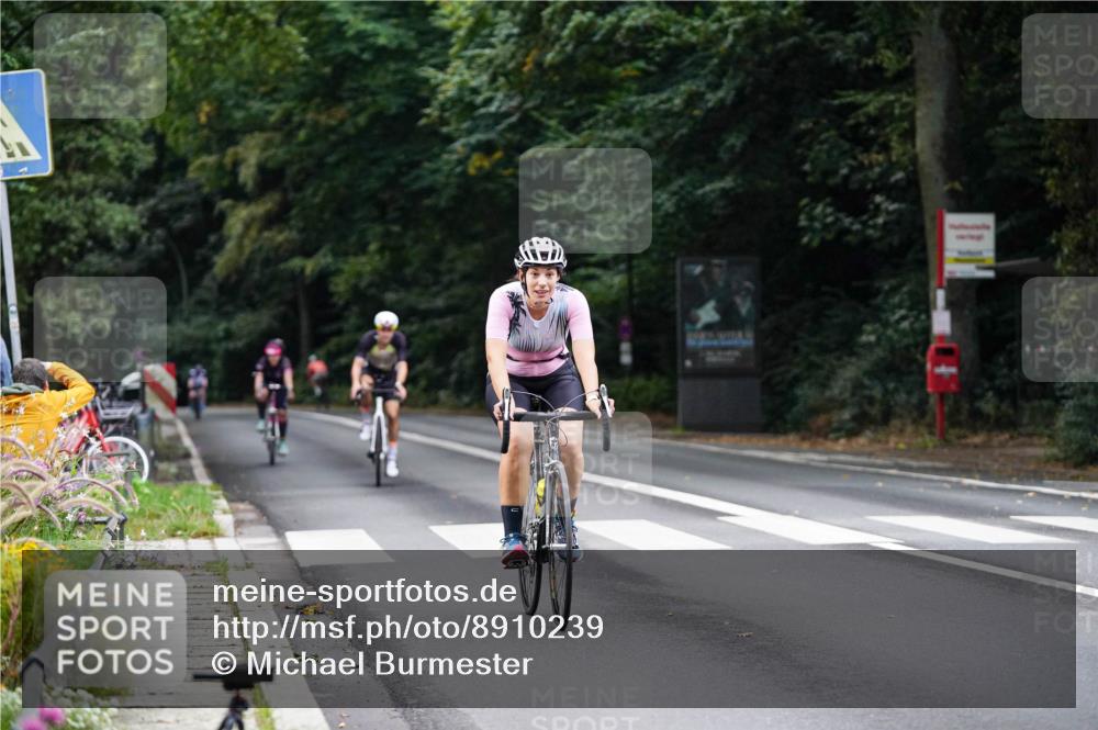 14.09.2025 - Stadtparktriathlon Michael Burmester http://msf.ph/oto/8910239 14.09.2025 10:32:08 Radfahren 517, 528, 654, 716, 763 meine-sportfotos.de